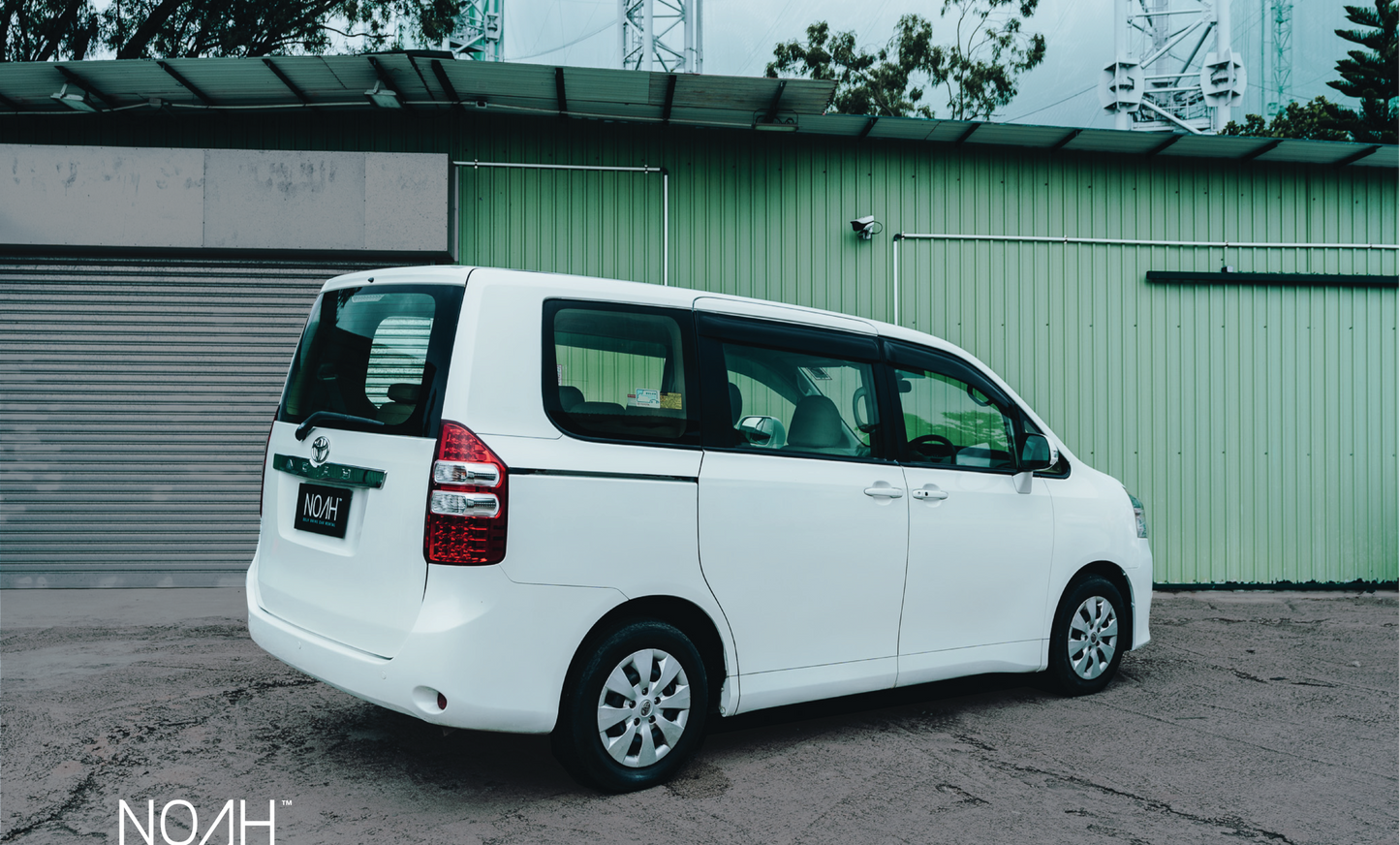 TOYOTA NOAH (B2)